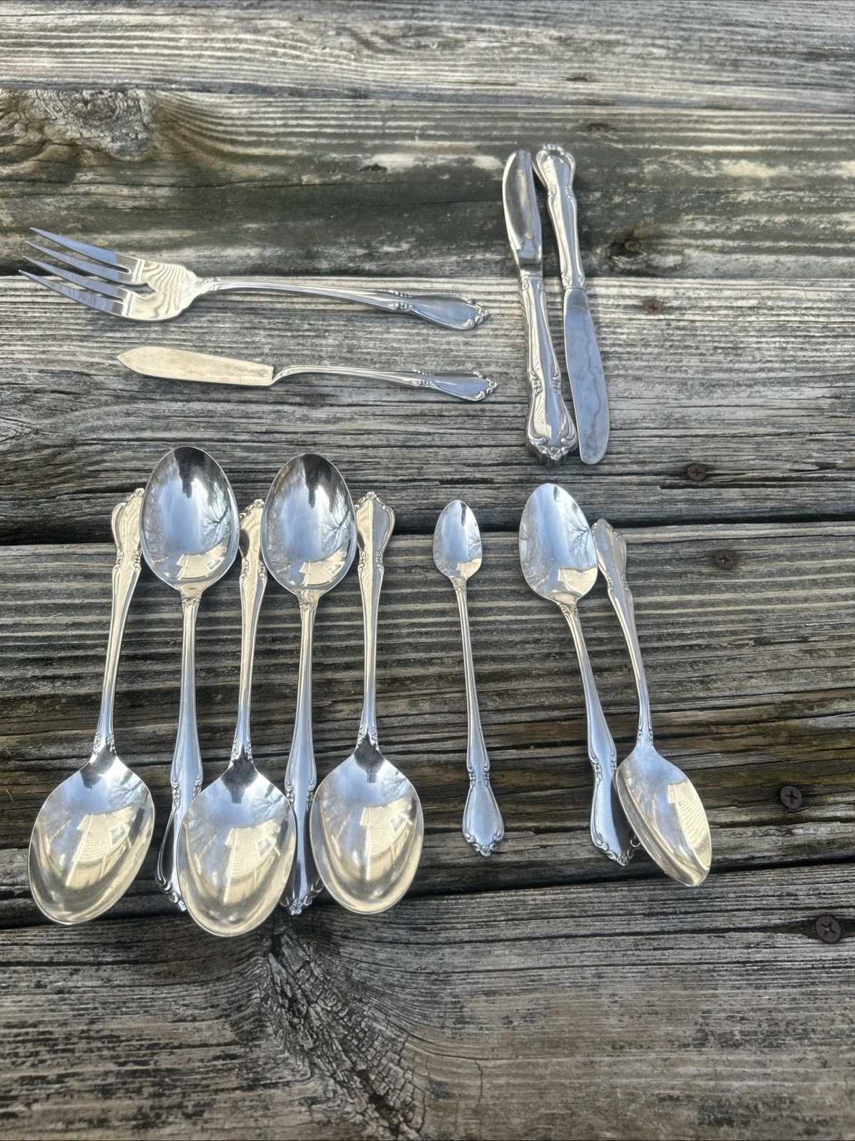Oneida CHATEAU Oneidacraft Deluxe Stainless Flatware Silverware Set