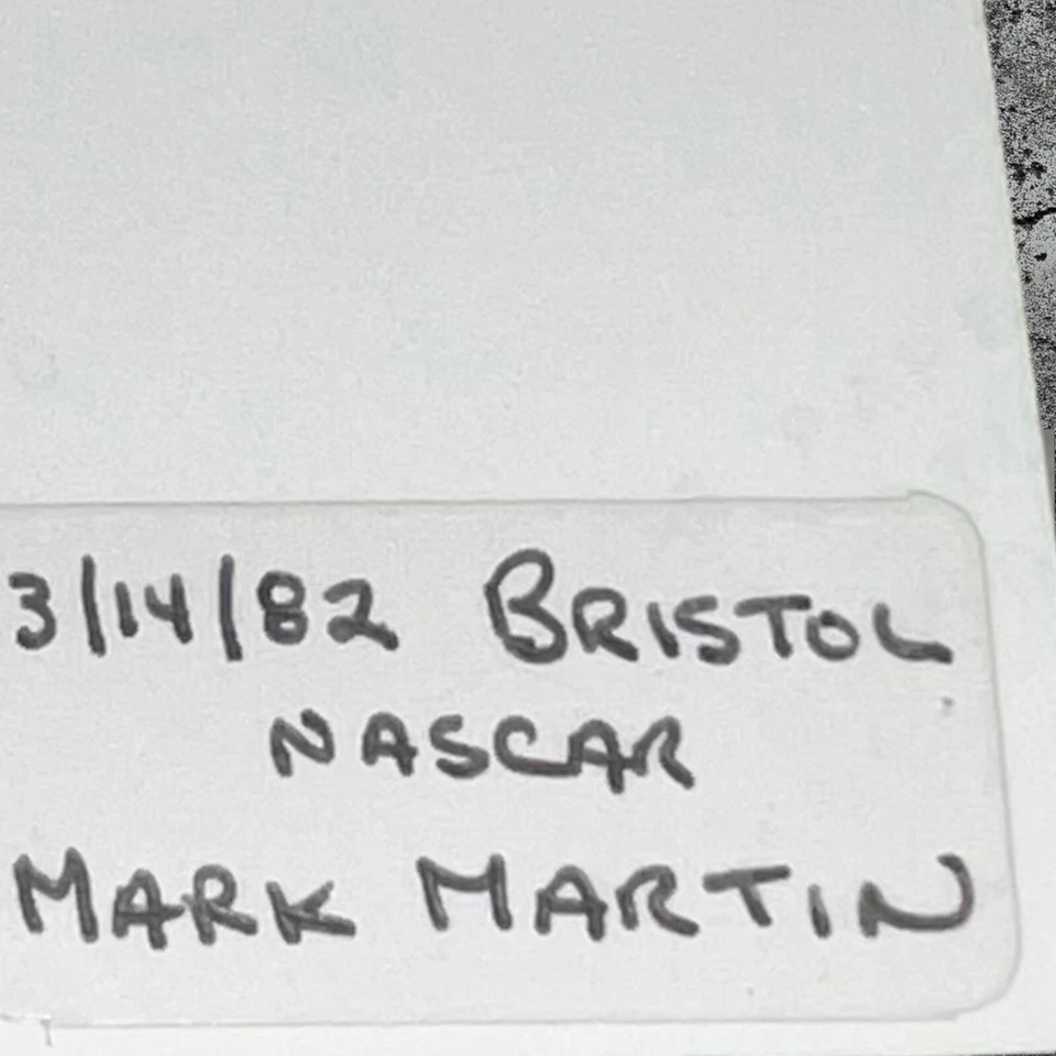 Mark Martin #02 BRISTOL 1982 TAZA WINSTON VINTAGE NASCAR foto autografiada 8x10 Foto 3 de 4