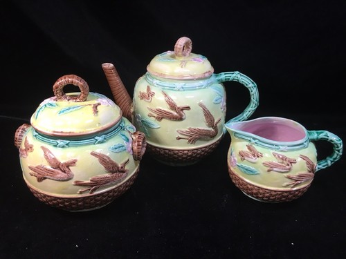 MAJOLICA 'FLYING CRANES' TEAPOT SET (Teapot, Creamer, Covered Sugar Bowl) - Picture 4 of 12