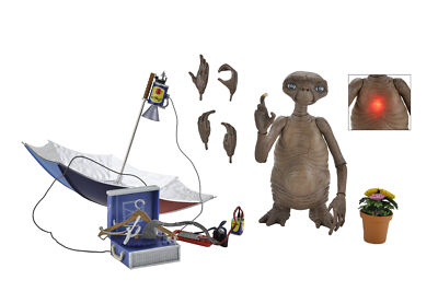 NECA E.T. The Extra-Terrestrial LED Chest Ultimate Figur 40th Anniversary
