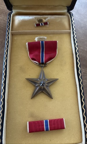 WW2 U.S. Bronze Star Medal Set In The Original Box