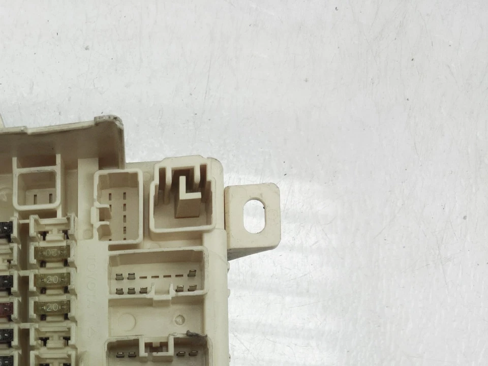 Caja de fusibles interior Lexus Is300 2002-2005 3,0 L cabina 82731-53021 fabricante original Foto 3 de 4
