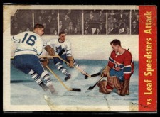 1955-56 Parkhurst #75 Leaf Speedsters Attack