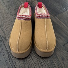 Women s Tan Suede Faux Fur Lined Slip-On Slippers Red Geometric Trim US 9