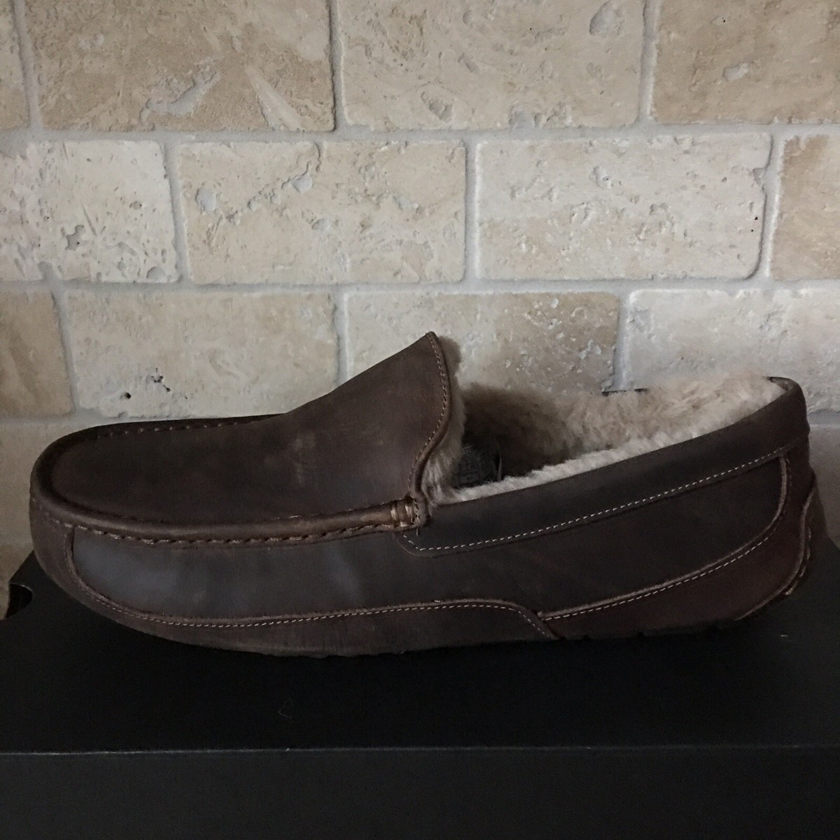 UGG Ascot Mens Size 9 Tan Suede Sheepskin Lined Moccasin Slippers Ugg Men main image 2