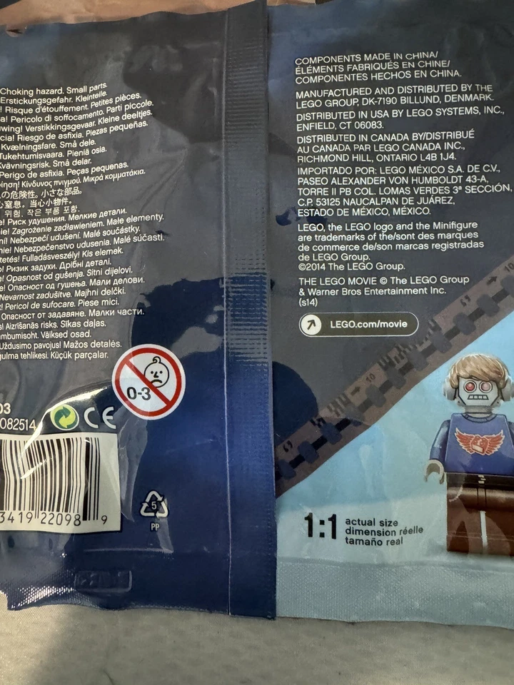 Lote de 4 minifiguras exclusivas de la película LEGO: Radio DJ Robot (5002203) Foto 3 de 3