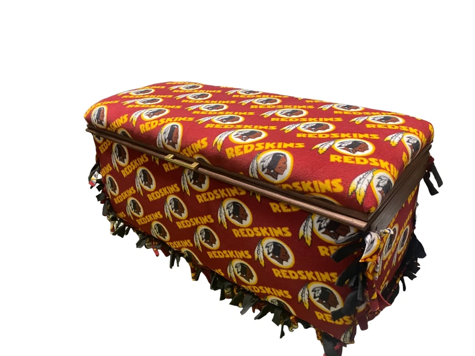 Banco otomano de almacenamiento de diseño personalizado Washington Redskins NFL rojo/dorado Foto 2 de 4