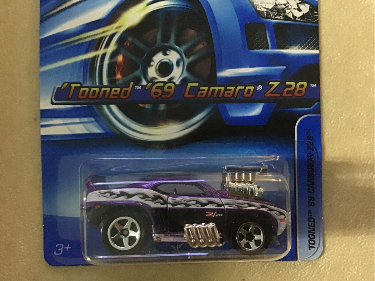 Hot Wheels 2006 #124 Tooned '69 1969 Camaro Z-28 • Purple w/Flames
