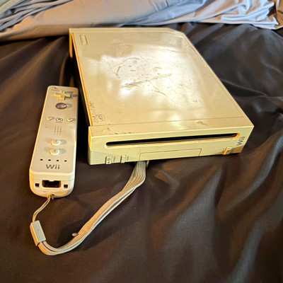 Nintendo Wii RVL-001 White Console w/ Wii Remote, Wi-Fi, NTSC 480p