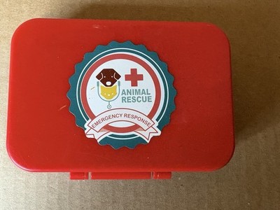 Toy Animal Rescue Emergency Response Mini Pet Medical Kit 5 pc in case 18  Dolls