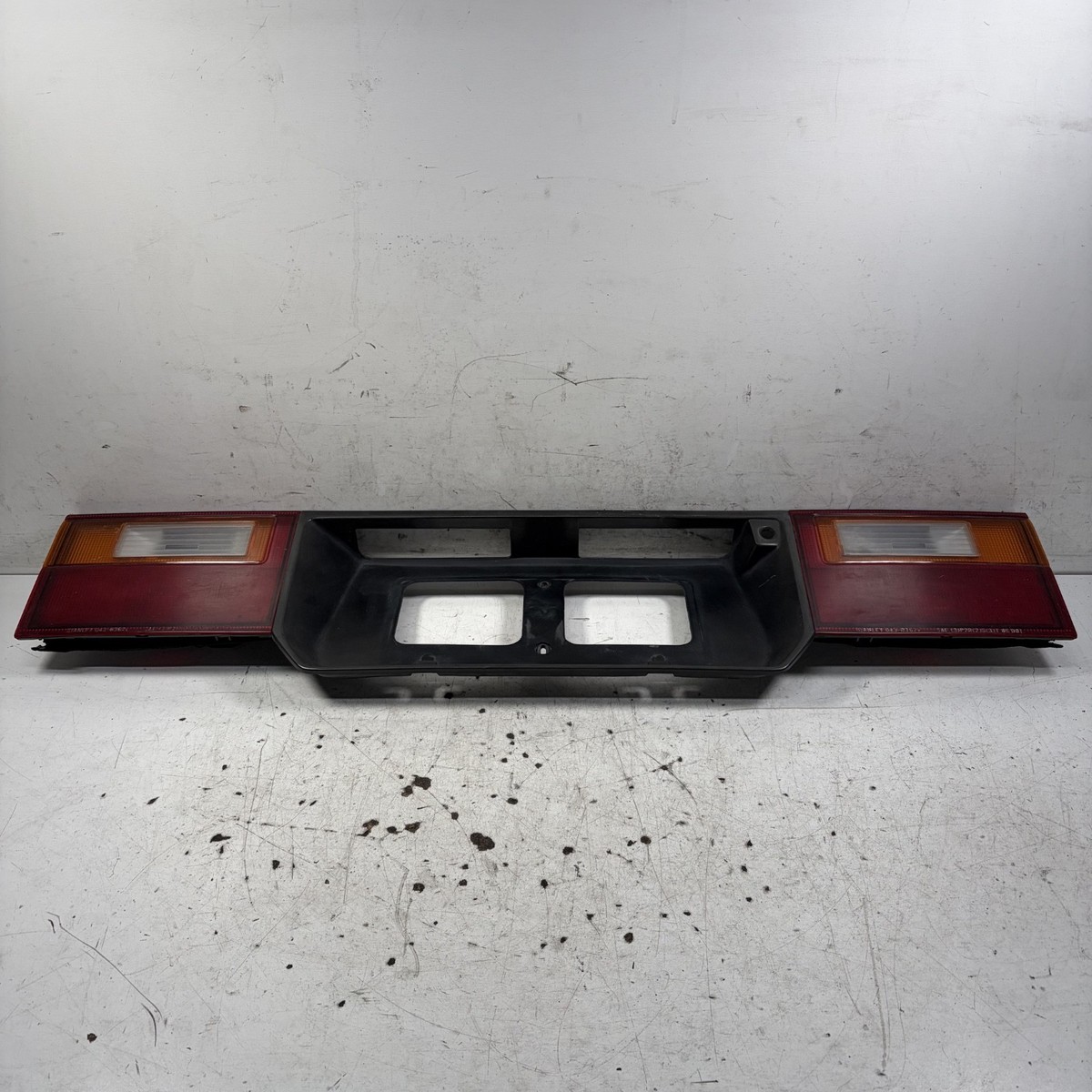 88-89 Honda Accord 4D Center Tail Light Rear Garnish Panel 33700