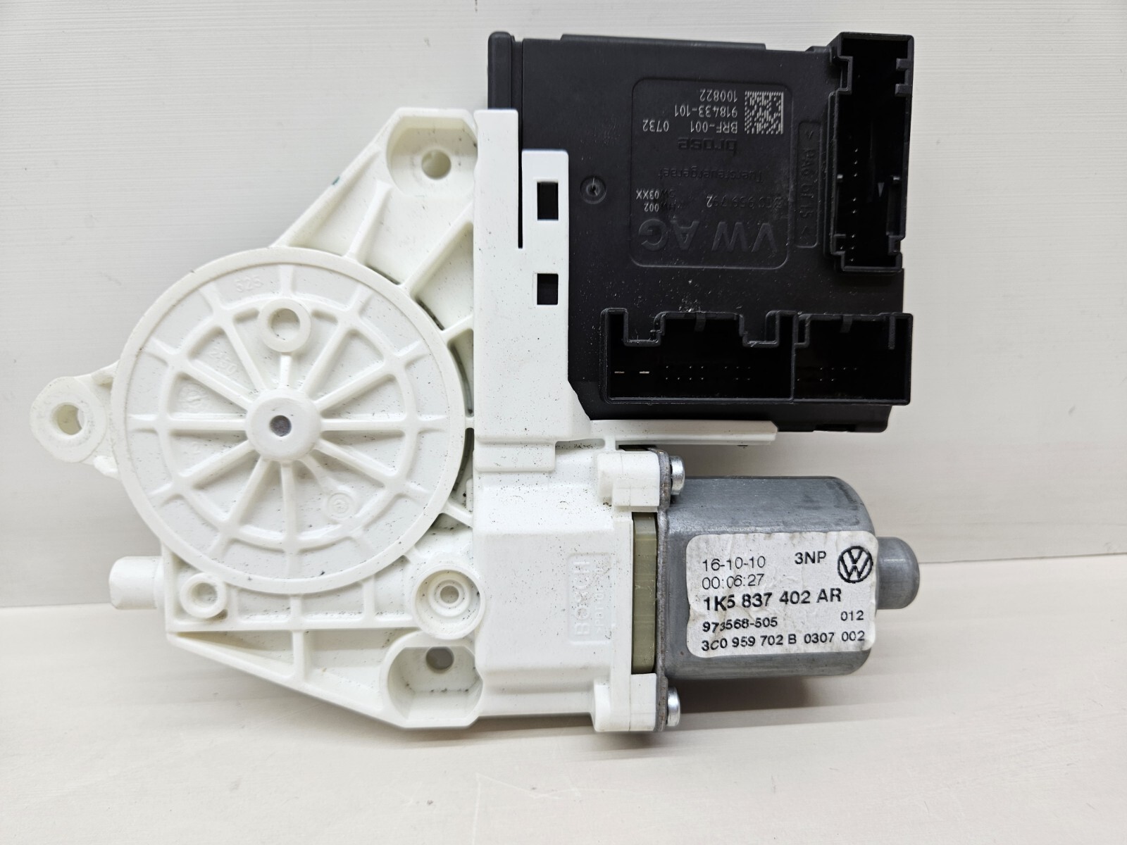 2005-2010 Volkswagen Jetta Right Front Window Motor Genuine OEM  