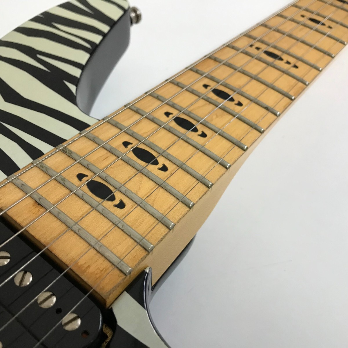 YAMAHA MG-MIII (MG-M3) Zebra Finish Electric Guitar with YAMAHA MG-MIII (MG-M3) Zebra Finish Electric Guitar with