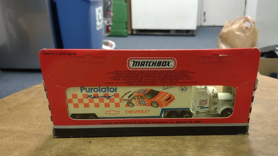 Matchbox Transporters Super Star 1991 1:87 #10 Derrike Cope/Purolator coche rosa Foto 3 de 4