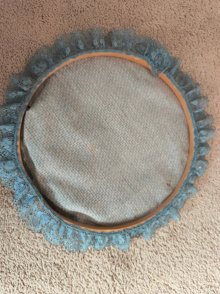 Wooden Framed Round Embroidery-Needlework-Hearts With White Lace Border - Image 3 of 4