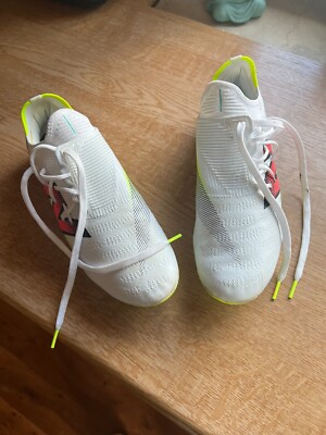 New Balance Furon Pro v7+ FG United in FuelCell Weiss FH75 Größe 44