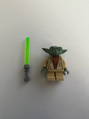 Star Wars Jedi Master Yoda with green light saber Lego Figure