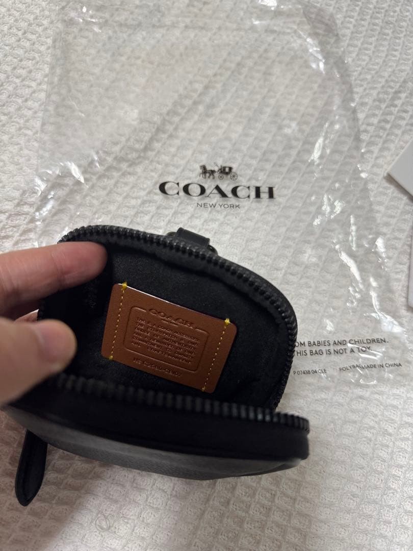 Sold Out • New Coach Clip On Pouch • Signature Canvas image 3