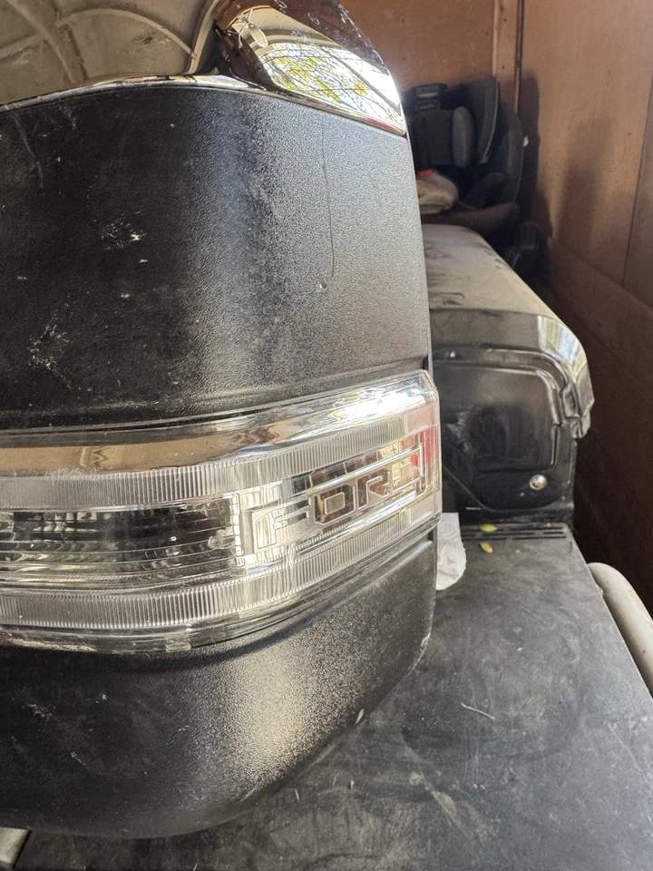 2023 FORD F250 Left Mirror Power Folding with Turn Signal Blind Spot - Image 4 of 4