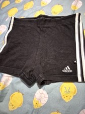 Damskie czarne mini spodenki sportowe Addidas rozmiar 14 bardziej jak 10 do 12 używane. Świetny