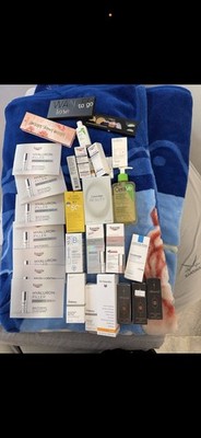 Kosmetikset mit Parfum, Creme und Anderen Proben