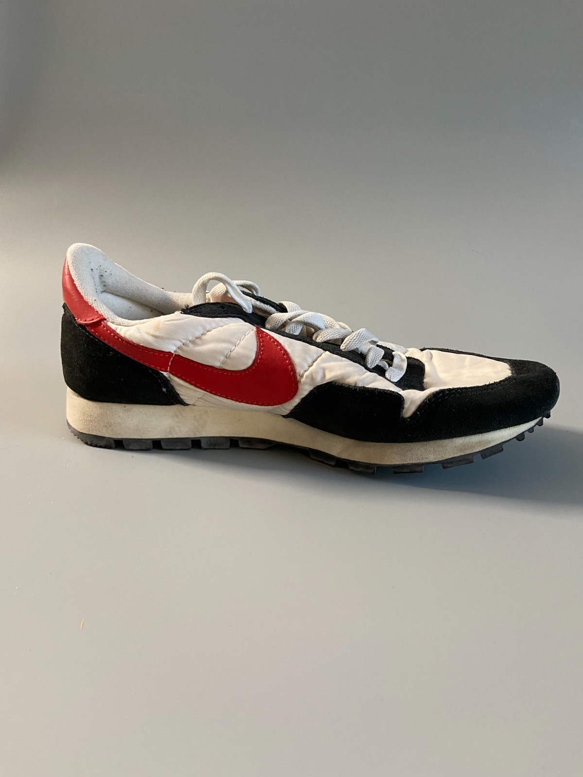 V RARE NIKE METRO PLUS C UK 9.5 - White, Black and Red image 10