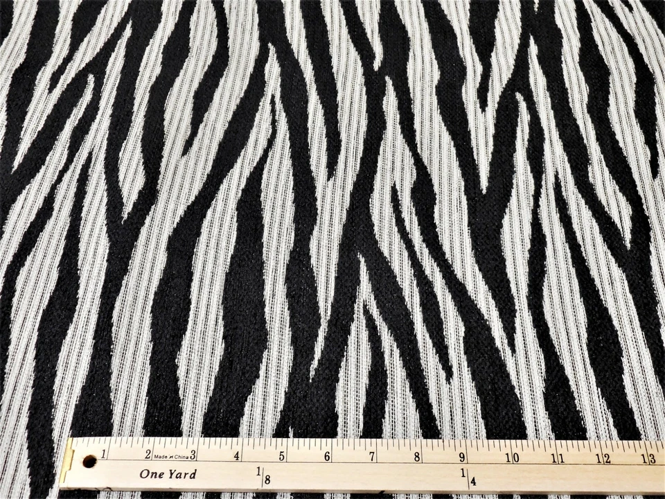 "Tela de tapicería de chenilla tejida negra cebra Valdese Weavers 56"" de ancho por yarda" Foto 3 de 4