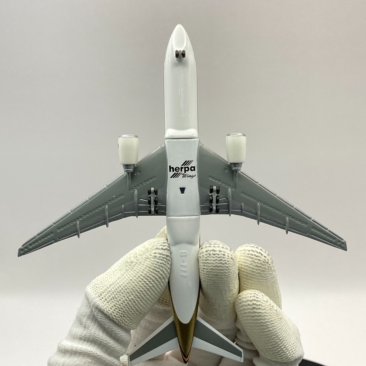 herpa wings 1/500 Boeing 777-200 Jubilee Singapore Airline Diecast