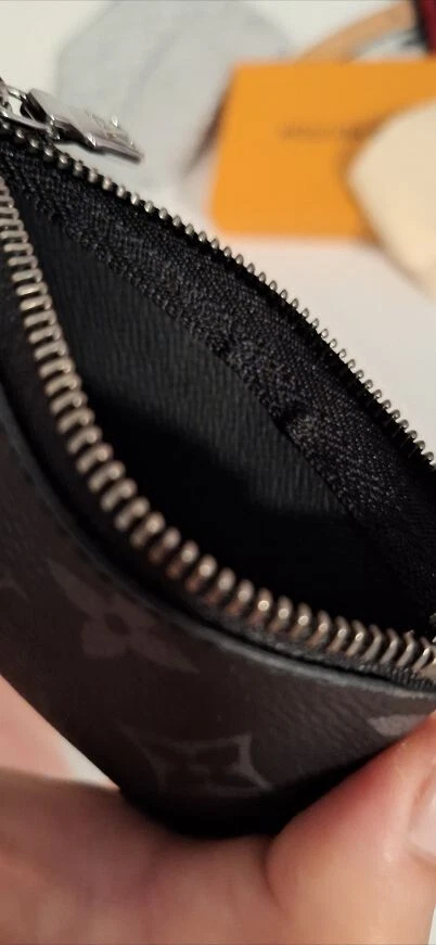 Louis Vuitton Key Pouch en lona reversa monograma eclipse Foto 3 de 4