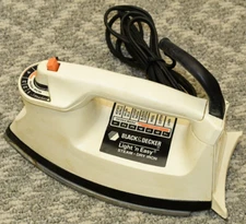 Vintage Black & Decker Light'n Easy Steam-Dry Iron - F383WH