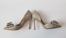 BETSEY JOHNSON Prince Champagne Gold Glitter Bow Stiletto High Heel Size 8.5