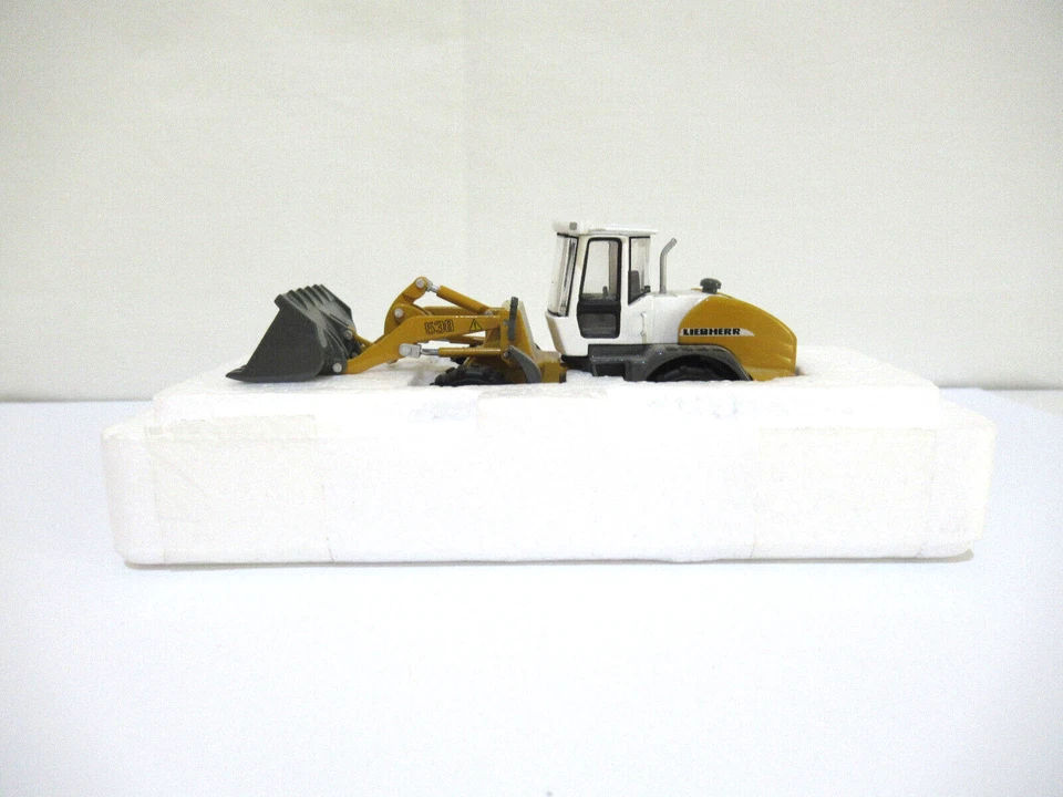 NZG - ruspa in metallo Liebherr L538, scala 1:87 - Immagine 3 di 4