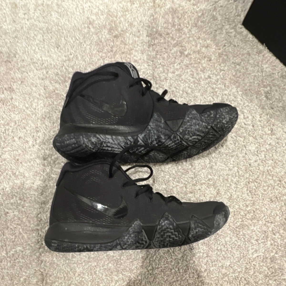 Preços baixos em Nike Kyrie 4 Blackout | eBay