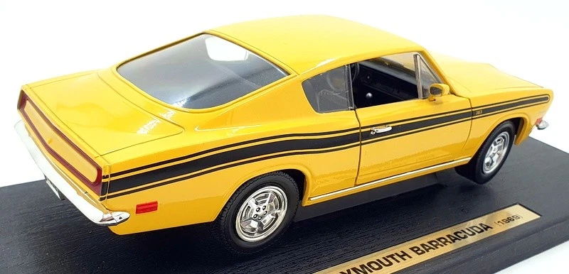 Road Signature 1/18 Scale Diecast 92178 - 1969 Plymouth Barracuda - Yellow - Image 2 of 4