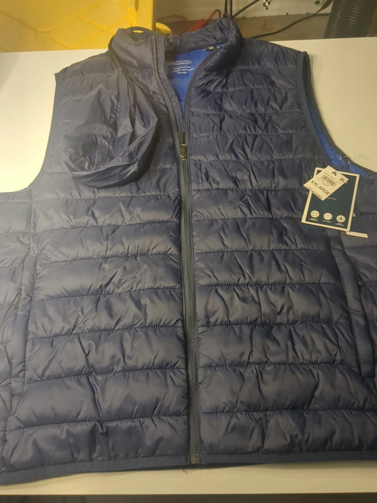 Club Room Performance Men's Puffer Vest Jacket 2XL Blue Packable NWT Warm
Opens in a new window or t