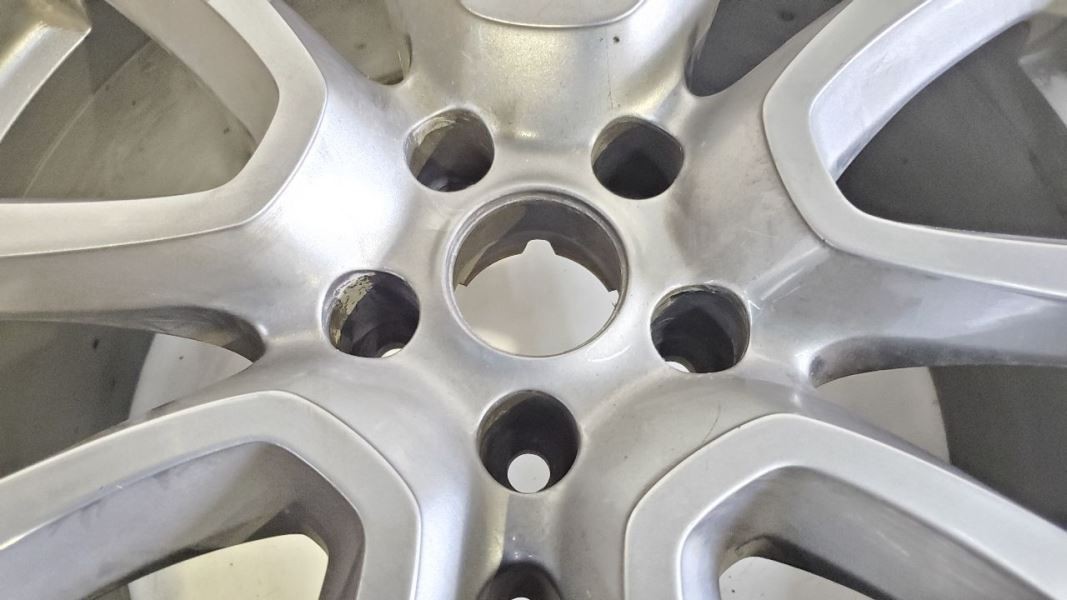 2018 Maserati Levante OEM Wheel Rim 19x8.5 Minor Scuffs