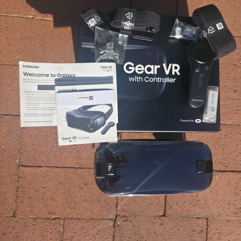 Samsung SM-R324 Gear VR with Controller Black - New Never Used Factory Packaging