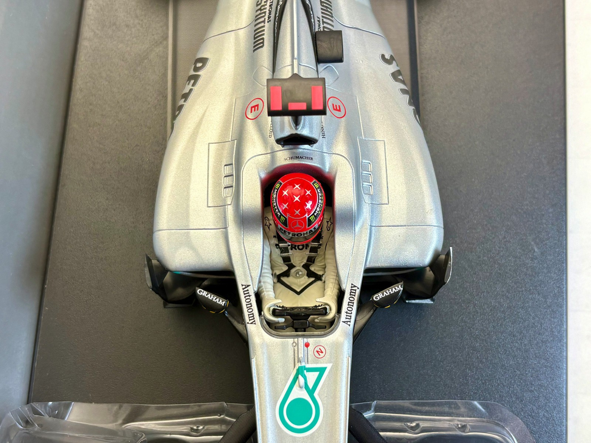 1:18 MINICHAMPS Mercedes GP Petronas MGP W01 2010 Michael