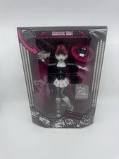 Monster High Reel Drama - Draculaura! Fashion Doll in Black/White 2025! New!