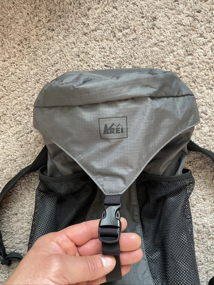 REI Stuff Travel Pack Gray Lightweight Pockets Drawcord Backpack Daypack CLEAN - Image 2 of 4