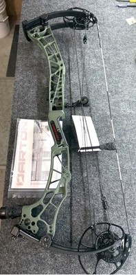 Darton Tritech 31 Right Hand 70 lbs OD Green Riser w/Black Limbs