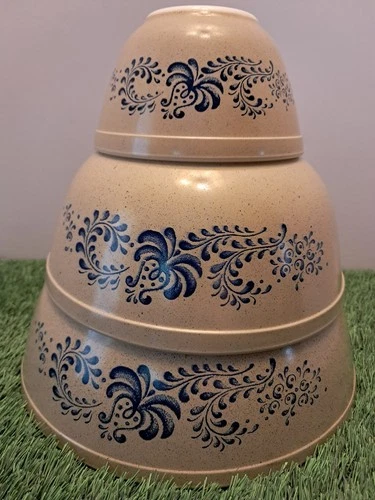 VINTAGE PYREX HOMESTEAD 3PC SET NESTING MIXING BOWLS 401,403,404