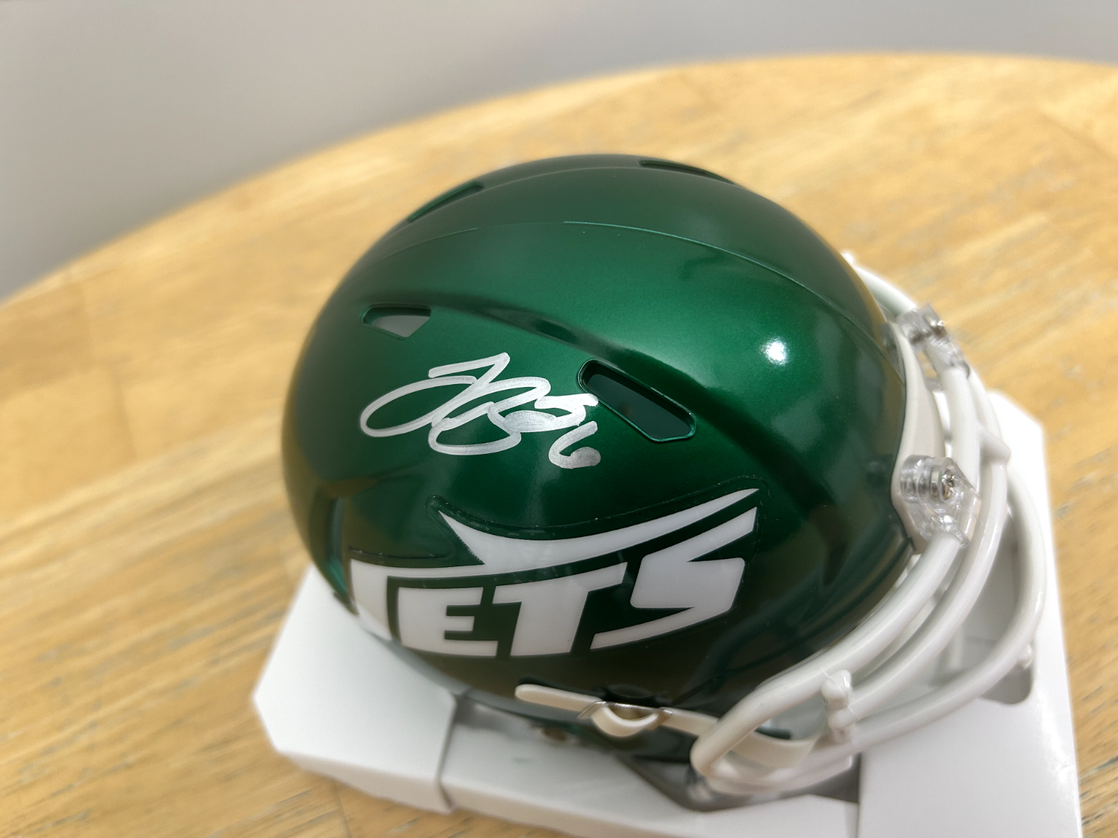 Le'Veon Bell Autographed Signed New York Jets LeVeon Bell Mini Helmet Beckett Witness COA 
