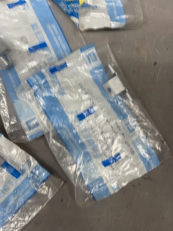 1990-1996 Chevy Lumina APV Oldsmobile Silhouette Upper Garnish Reveal Trim Clips - Image 3 of 4