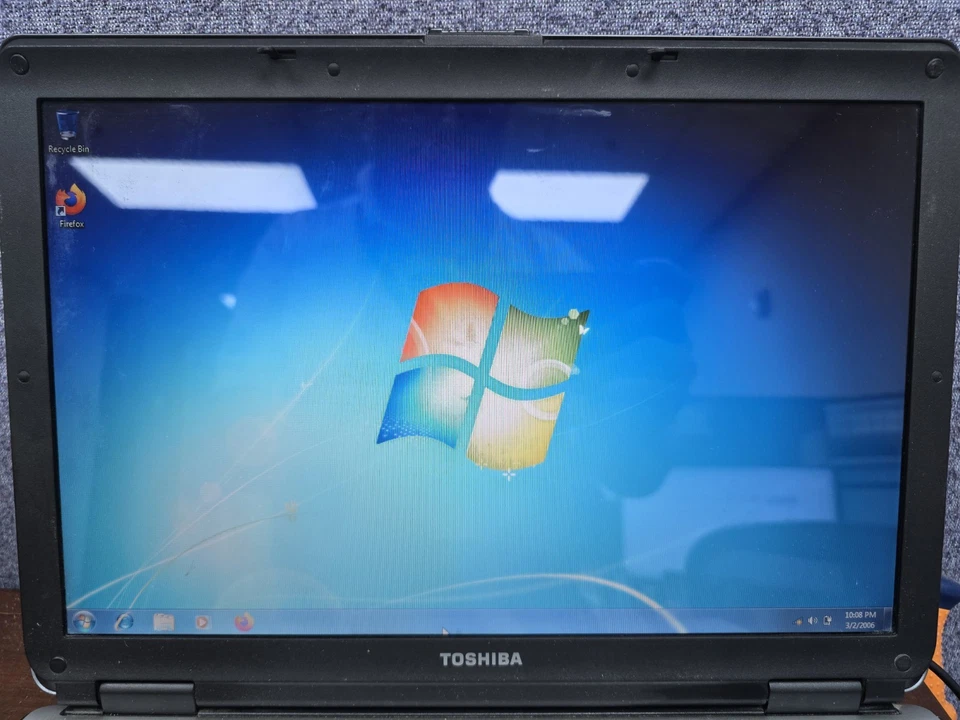 Toshiba Satellite M115-S3094 Laptop Intel Centrino Duo T2050 160GHz 2GB RAM 80GB - Image 3 of 4