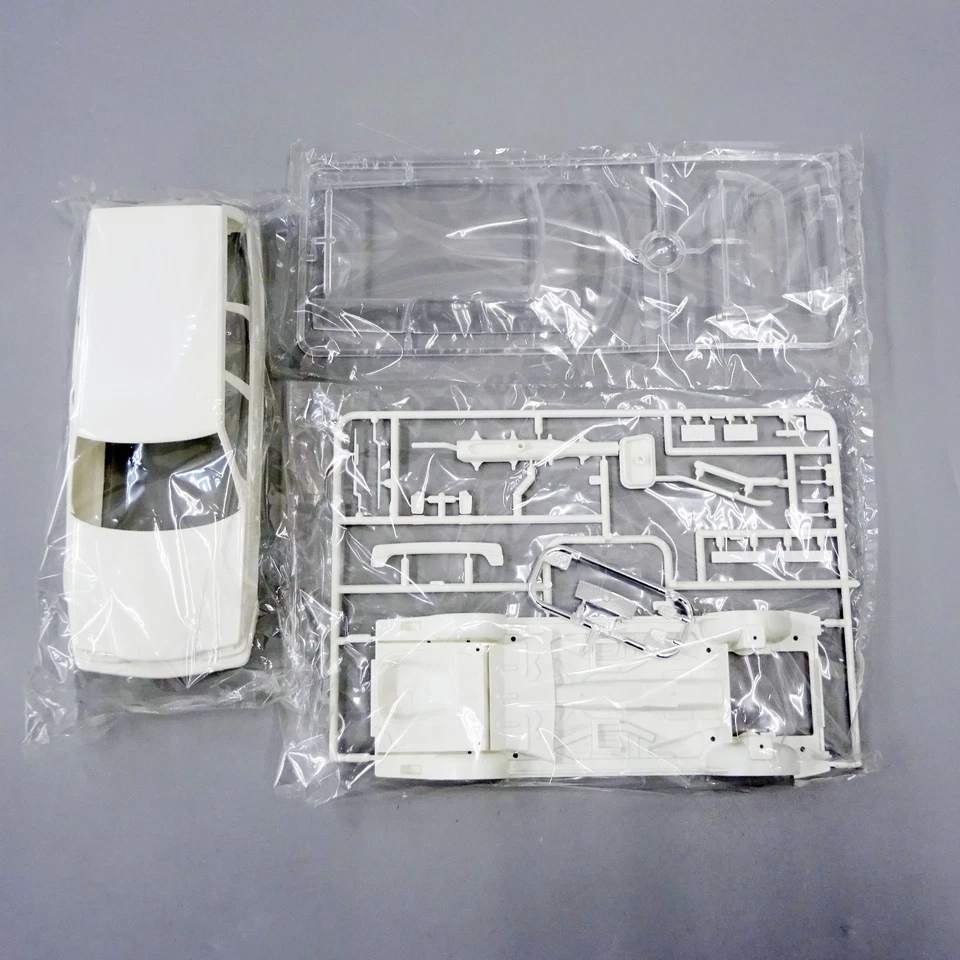 Tamiya 1/24 Volvo 850 Turbo Estate Model Kit 24152 Giappone NUOVO - Immagine 3 di 4