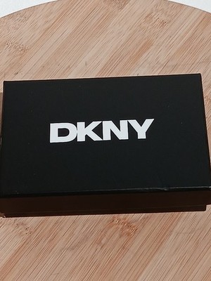 DKNY Bryant Park EW Black Signature Logo Wallet  R13ZPH42 NWT