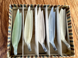 Set Of 5 Pastel Ceramic Leaf Shaped Chopstick Rests In Original Box