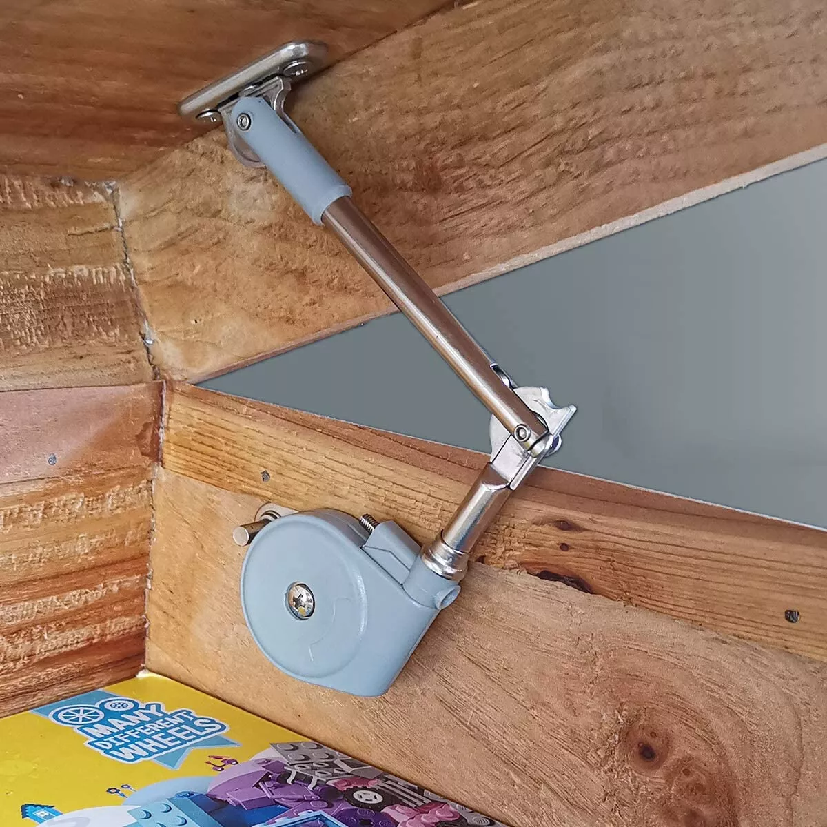 Blanket box 2025 lid stay