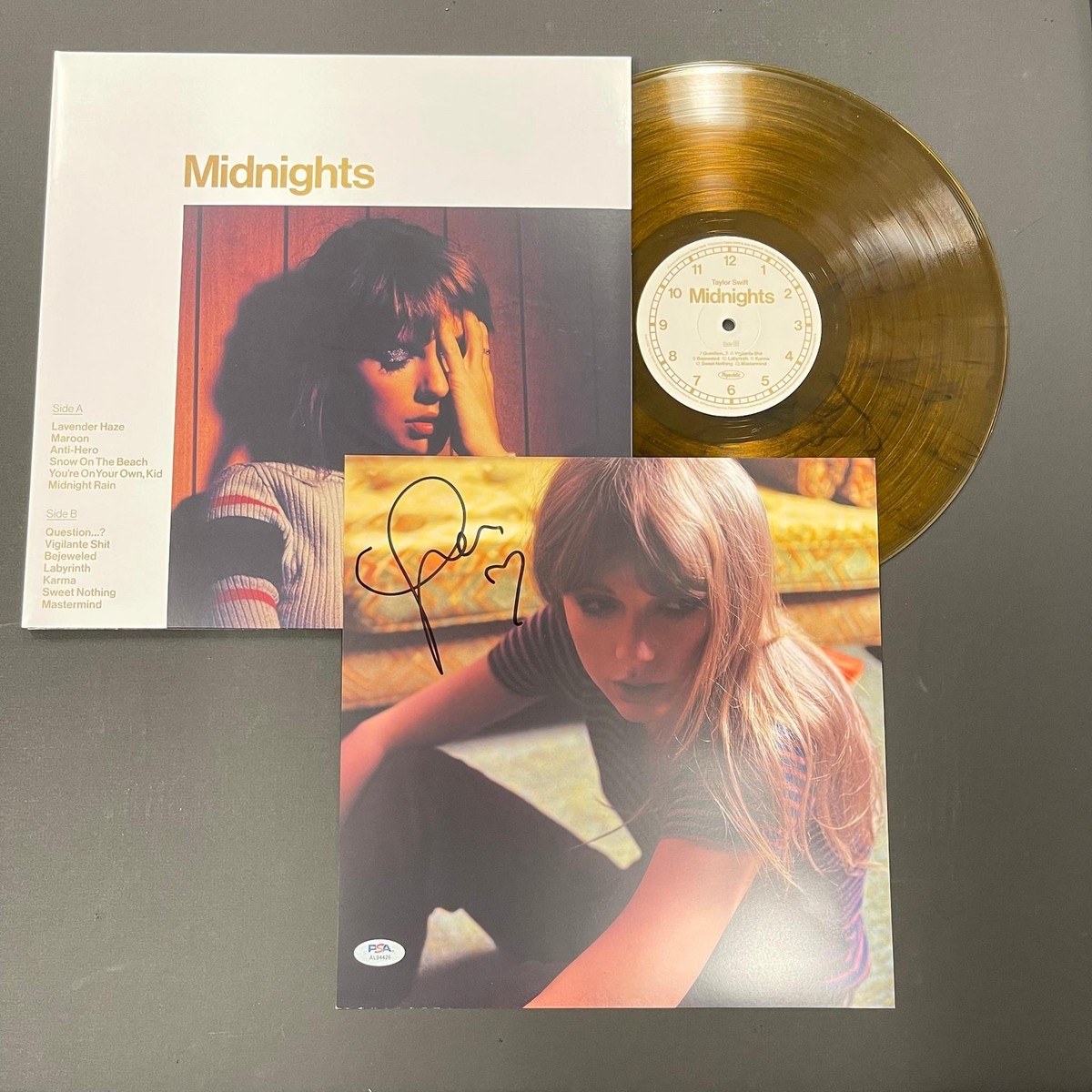 Taylor Swift Signed Mahogany Vinyl Insert PSA/DNA